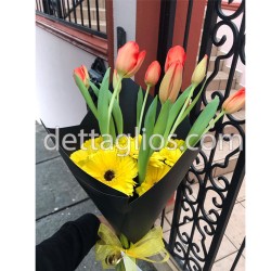 Gerberas y Tulipanes